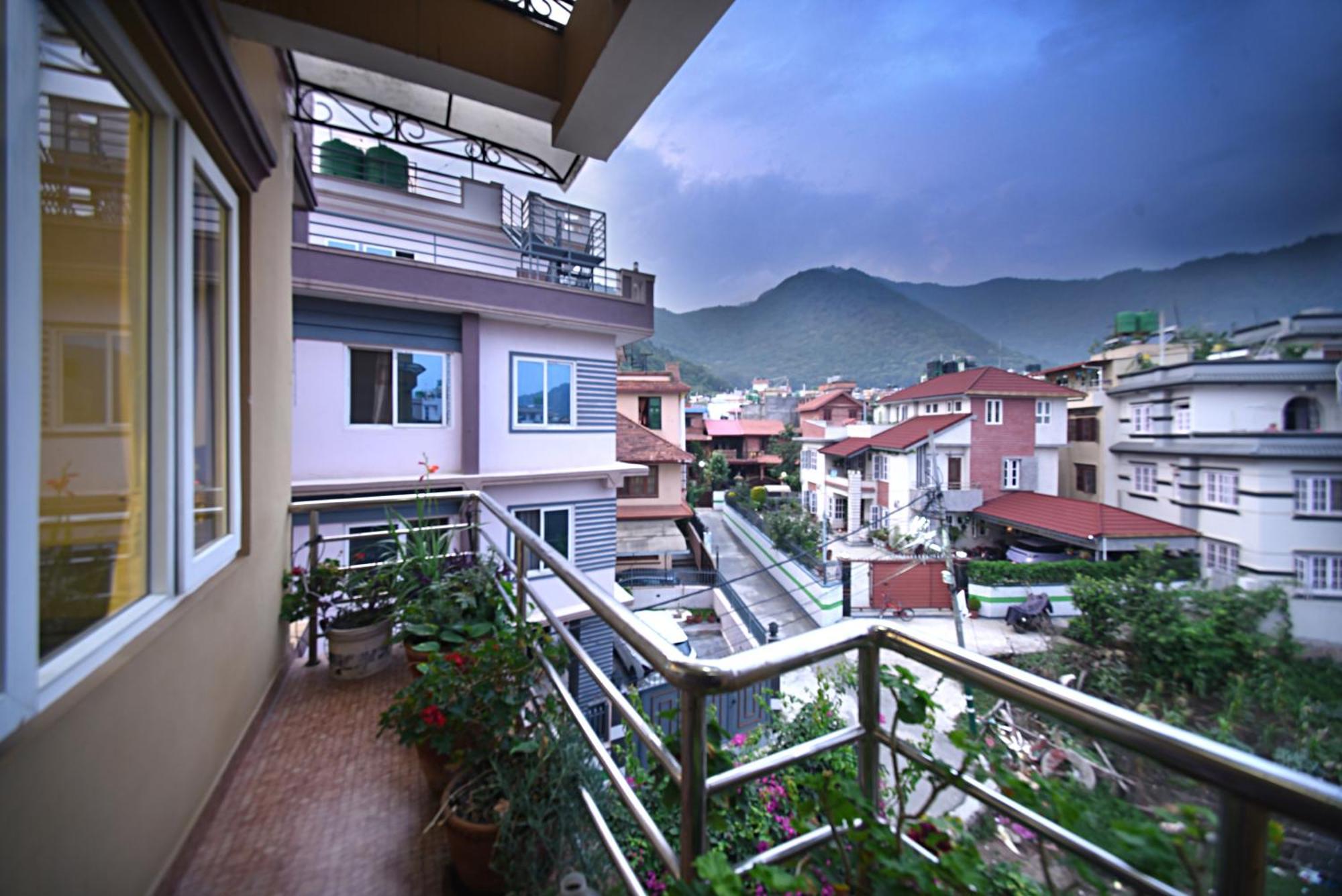Mums Homestay & Studio Apartments Катманду Екстериор снимка