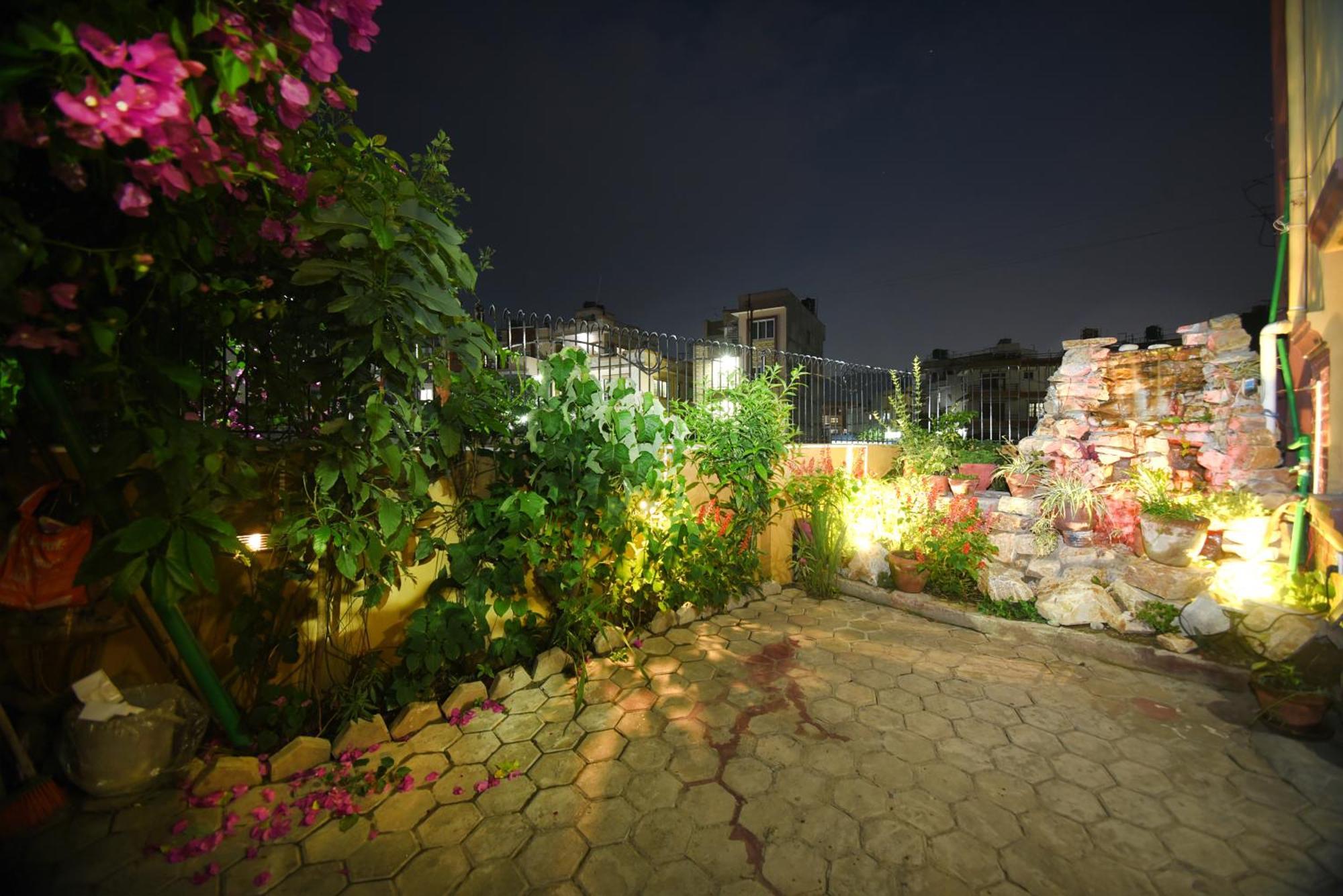 Mums Homestay & Studio Apartments Катманду Екстериор снимка