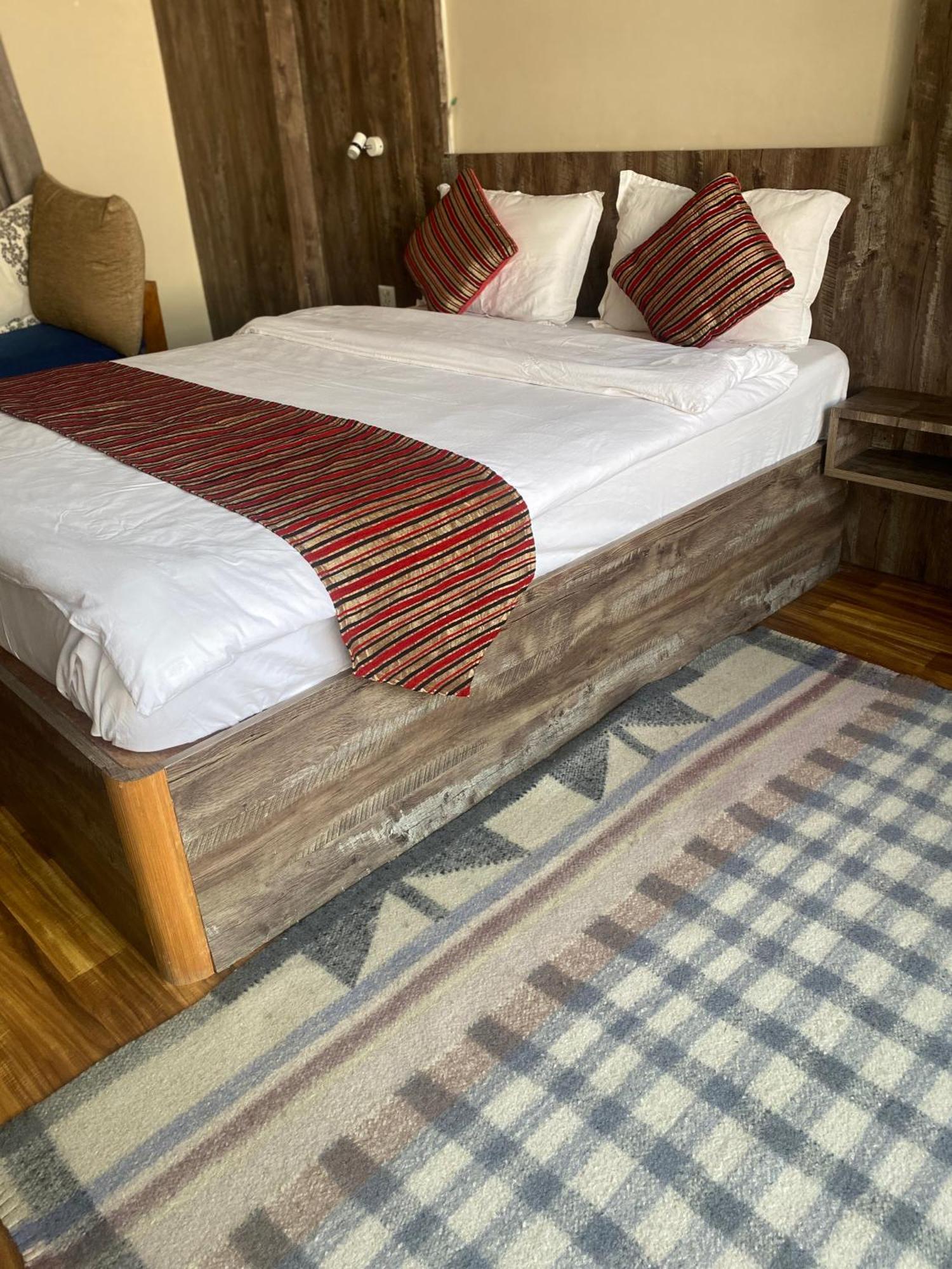 Mums Homestay & Studio Apartments Катманду Екстериор снимка